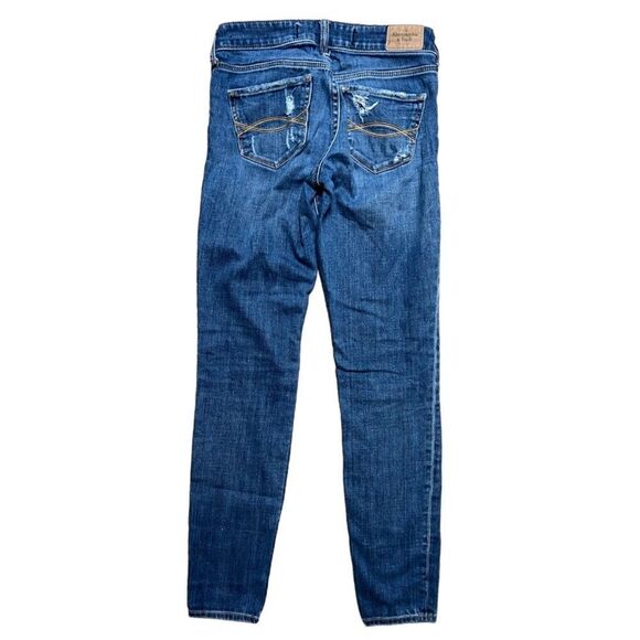 Abercrombie and Fitch low rise distressed Jean - Picture 2 of 9